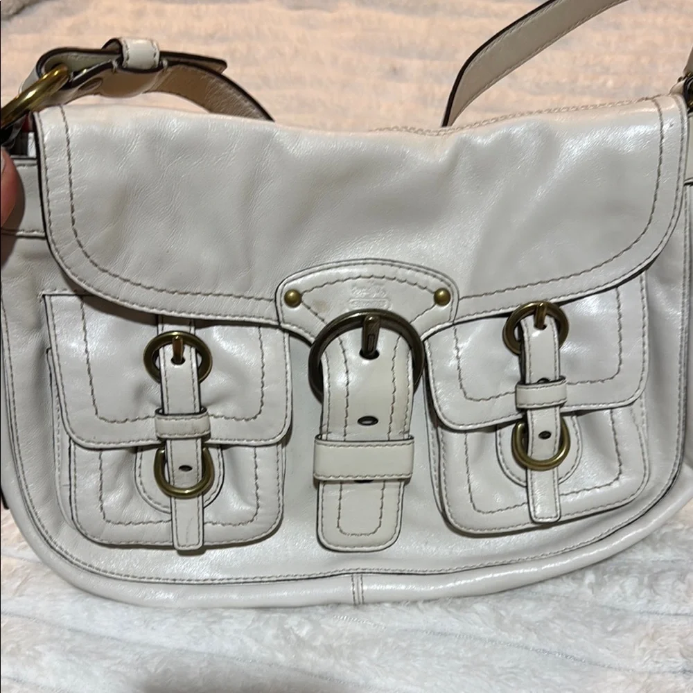 Elegant Cream Shoulder Bag - Picture 2 of 10